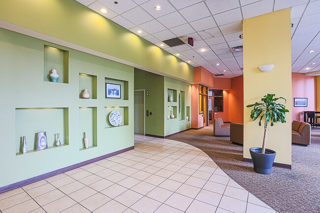 Building Photo - 675 S President St