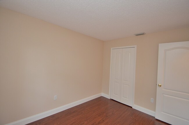 Building Photo - 5 Richfield Ln