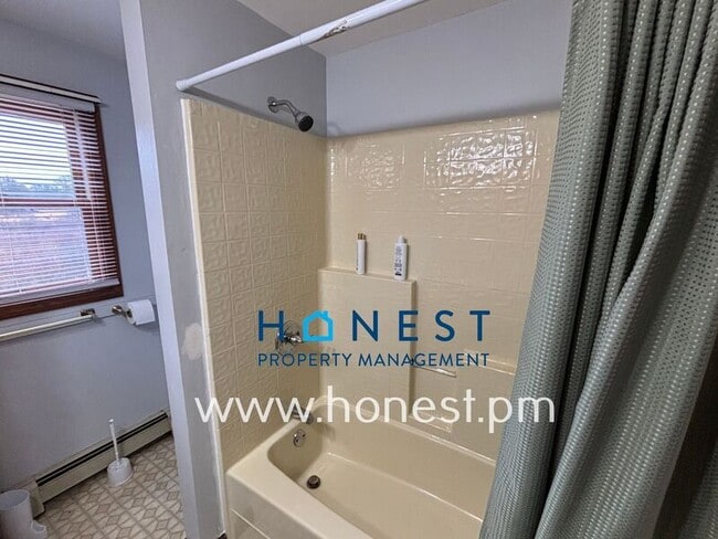 Building Photo - 273 Pond Rd