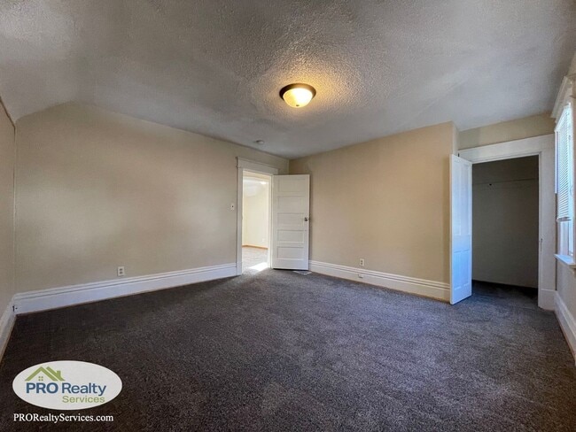 Building Photo - 3 Bedroom Plus Den Home