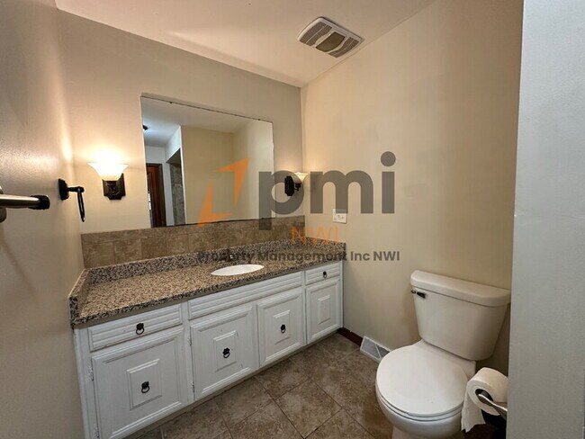 Building Photo - 202 E 250 S