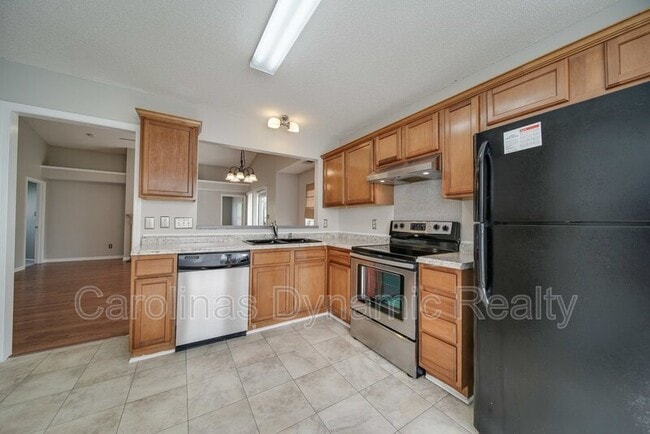 Building Photo - 120 Lantana Dr