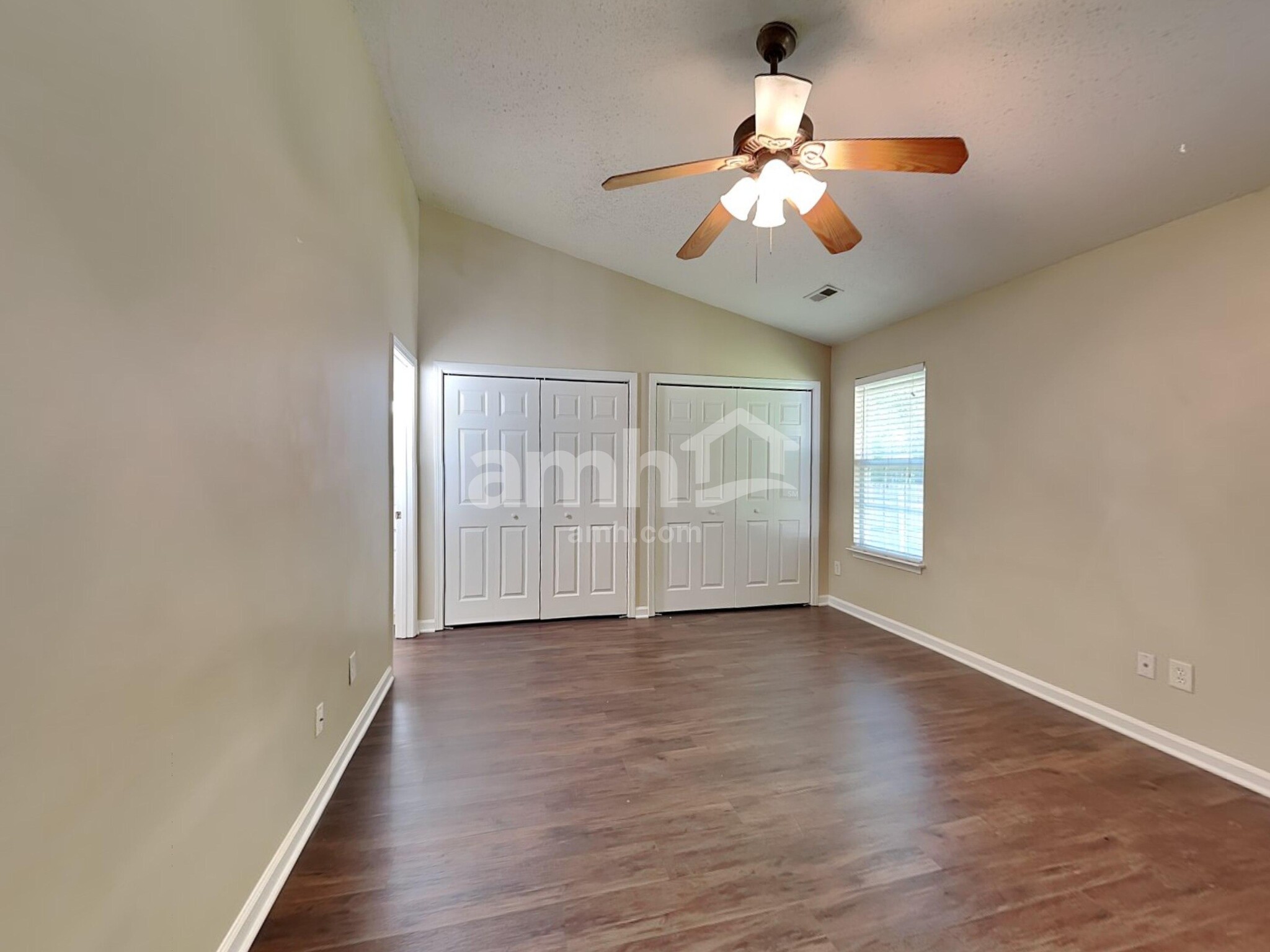 Building Photo - 555 Whistling Swan Dr
