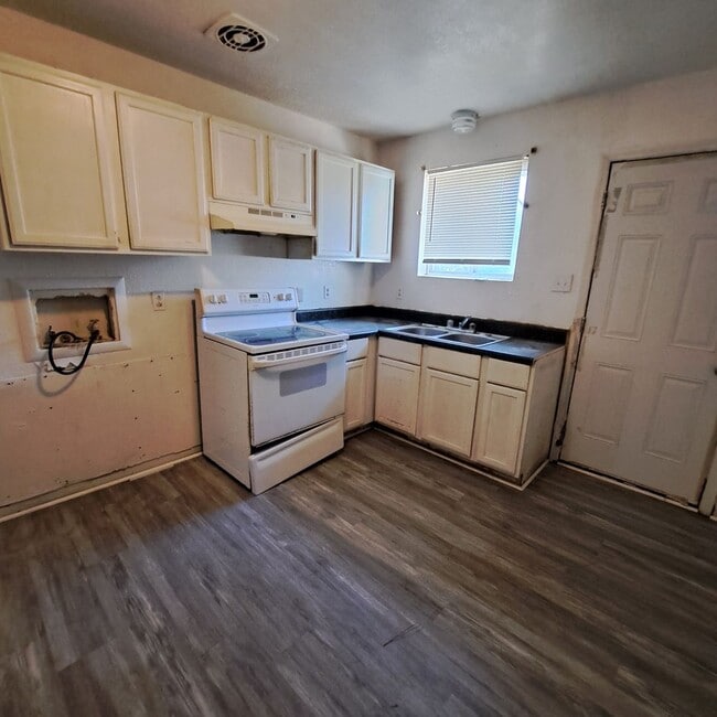 Building Photo - 2017-2019 Plow Ln