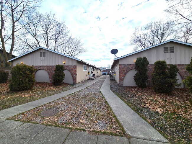 Building Photo - 2118 E Boone Ave