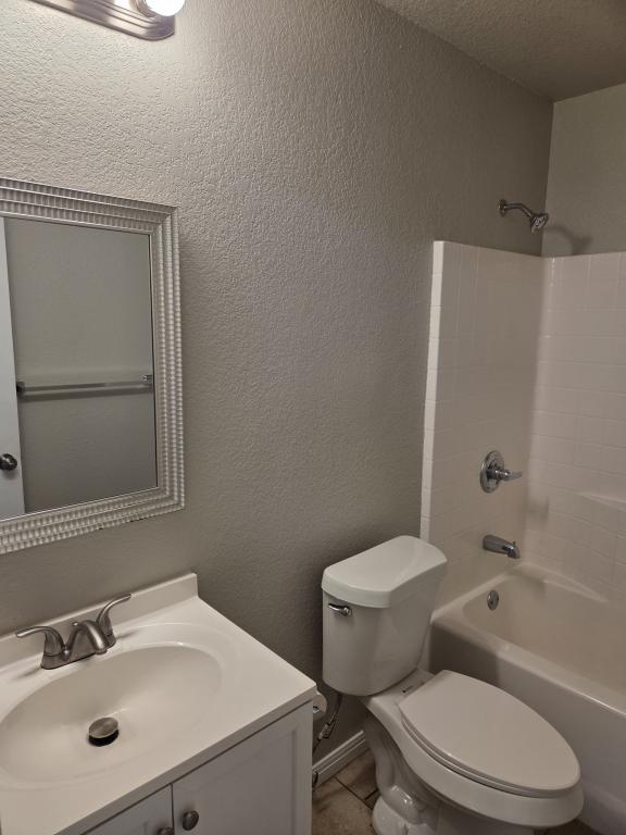 Building Photo - 305 Shirley Dr