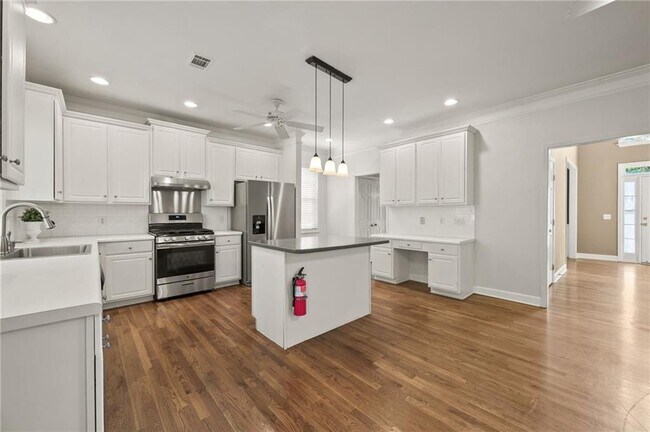 Building Photo - 10950 Kimball Crest Dr