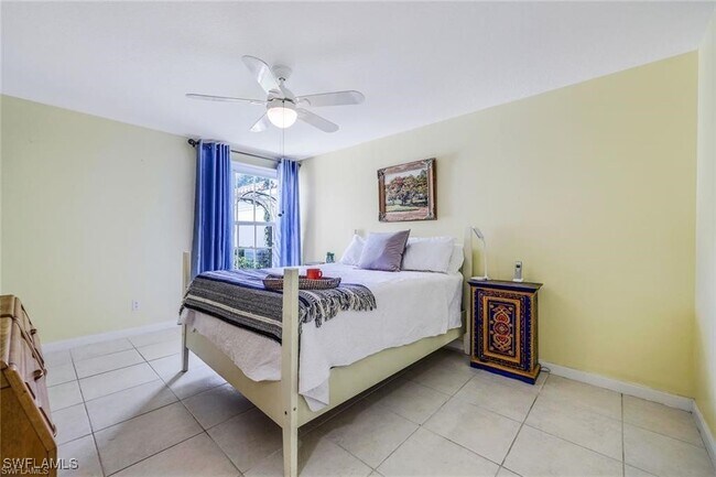 Building Photo - 4823 Lasqueti Way