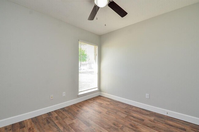 Building Photo - 7203 Sharpsburg Dr