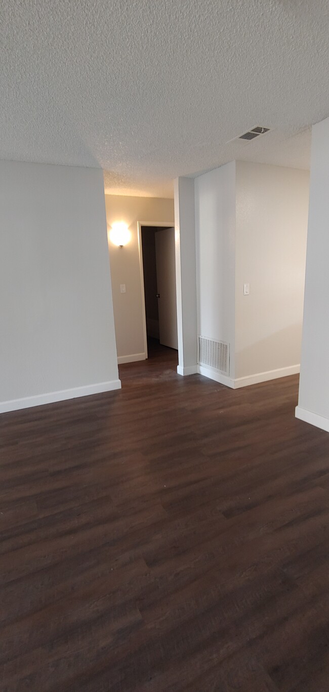 Building Photo - 391 Peach Ave