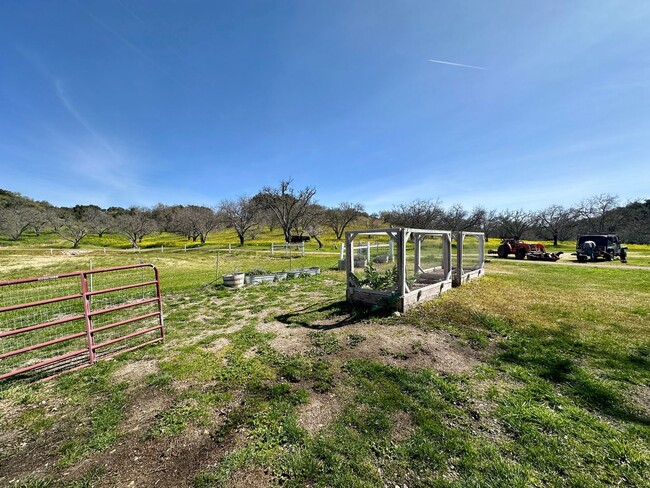 Building Photo - Charming Historic Farmhouse 2 Bedroom 3 Ba...