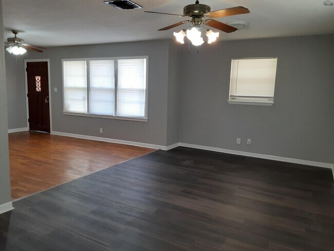 Building Photo - 1214 Glidewell Ave