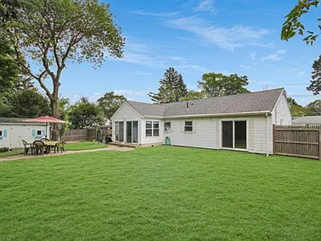 Building Photo - Welcome to this charming one-level ranch i...