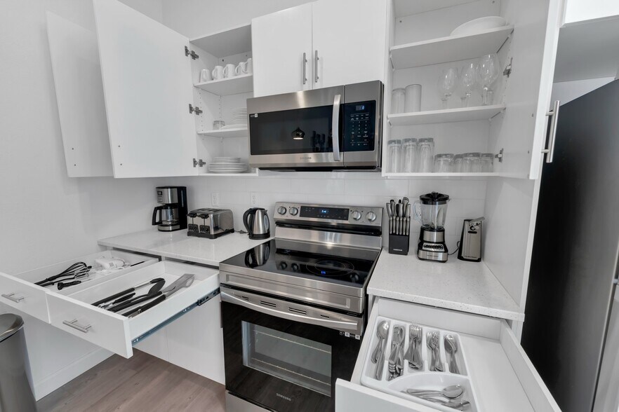 Building Photo - 352 Famagusta Dr