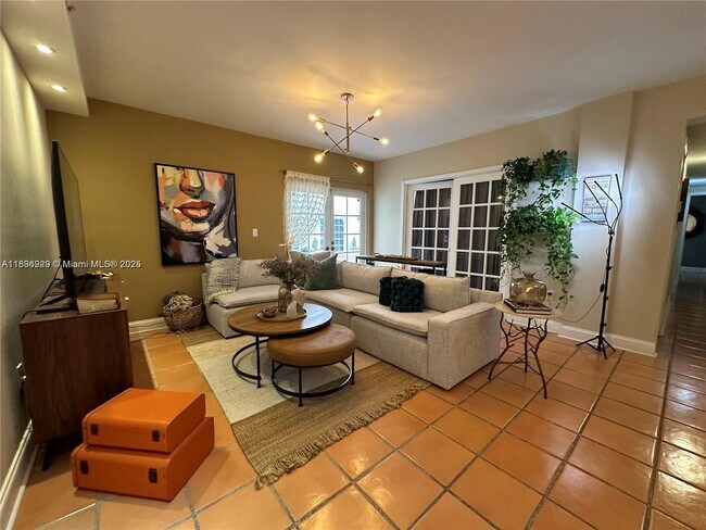 Primary Photo - 323 Navarre Ave