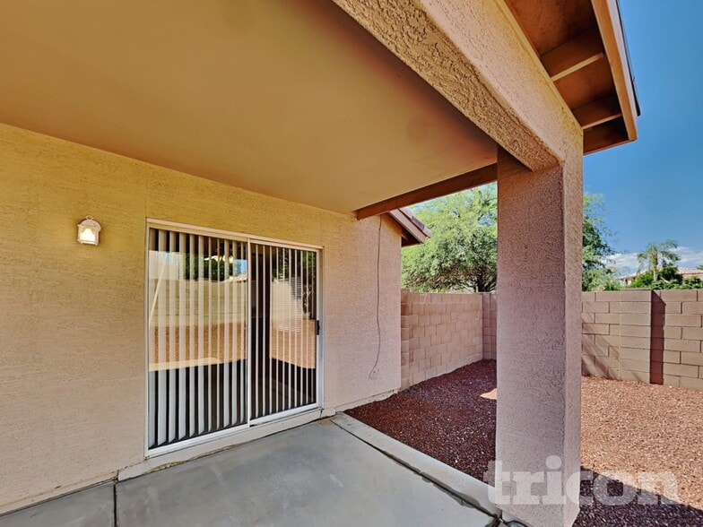 Building Photo - 12008 W Rosewood Dr