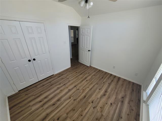 Building Photo - 205 Willow Creek Dr