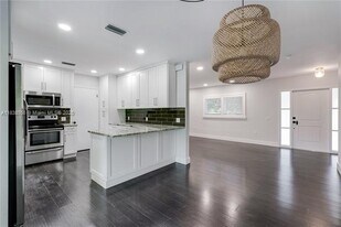 Building Photo - 6700 SW 49th Ter