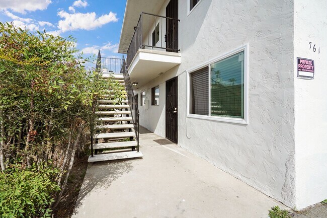 Building Photo - Calla Ave