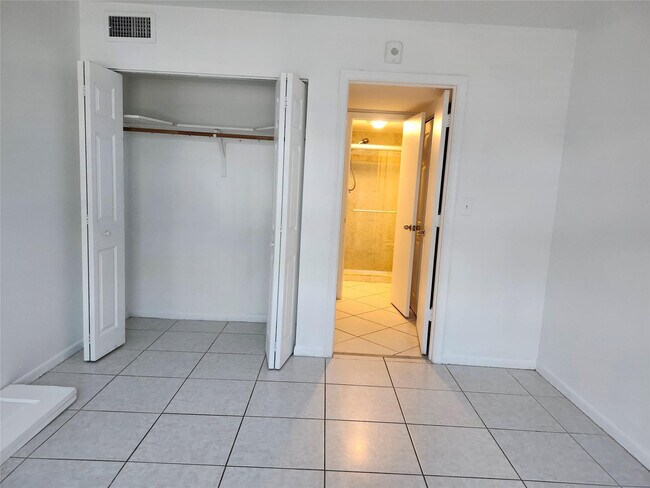 Building Photo - 501 SE 8th St