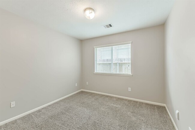 Building Photo - 13831 Hillingdale Ln