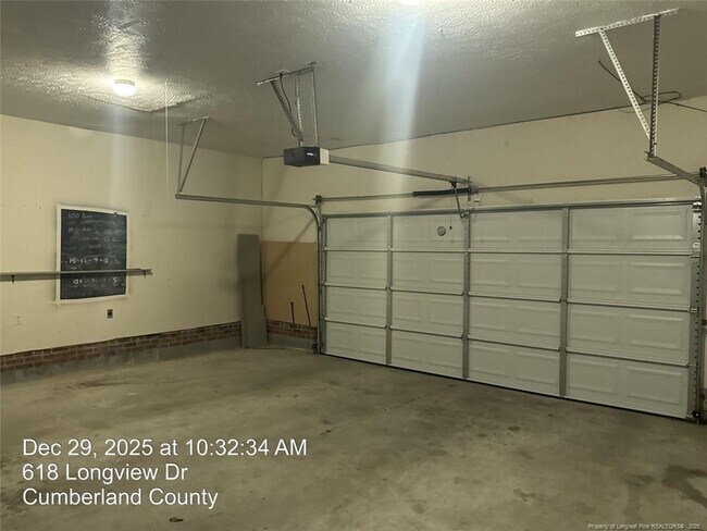 Building Photo - 618 Longview Dr