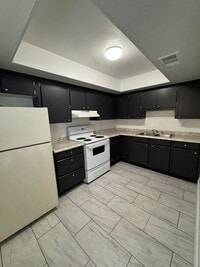 Building Photo - Saint Paul Dr