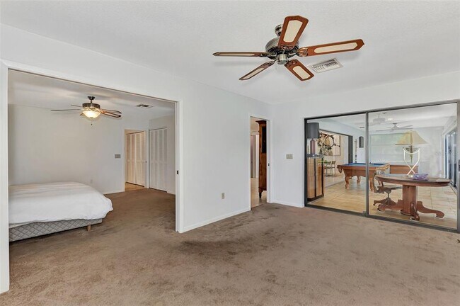 Building Photo - 5651 Golf Pointe Dr