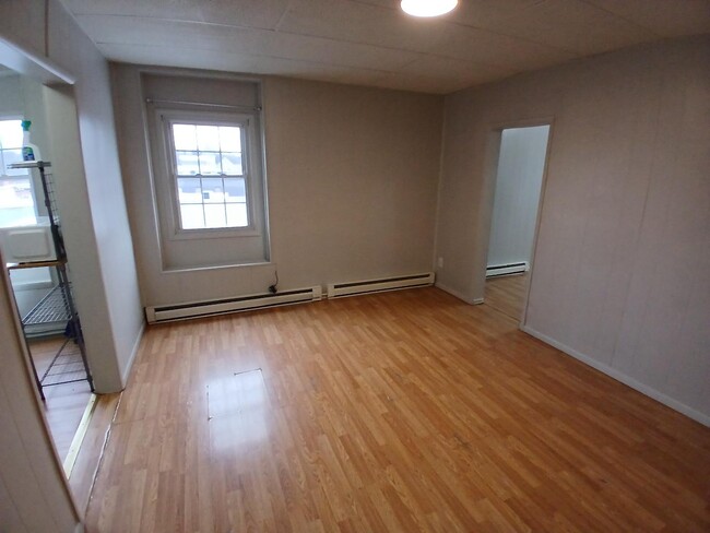 Building Photo - 126 E Main St