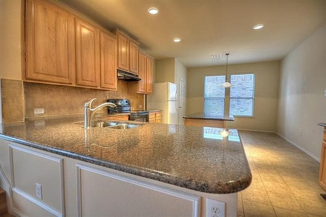 Building Photo - 831 Lake Forest Trl