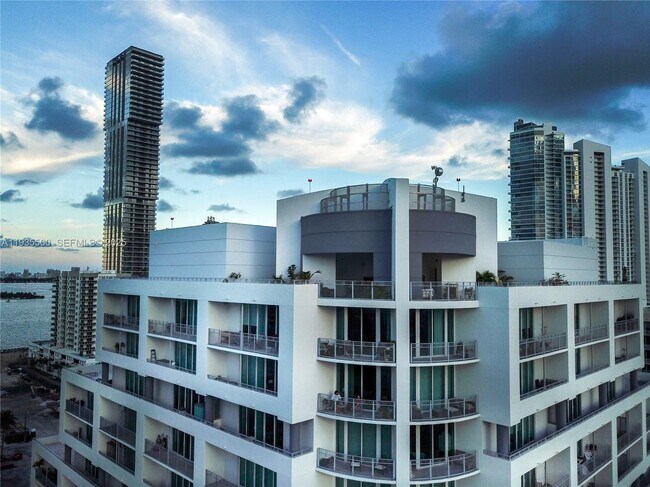 Building Photo - 350 NE 24th St