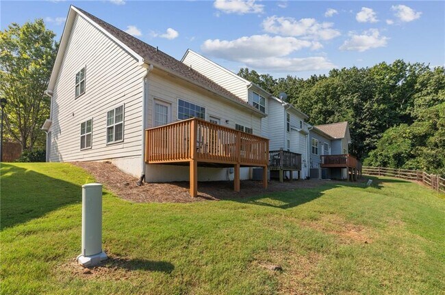 Building Photo - 324 General Wheeler Dr