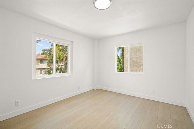 Building Photo - 7010 Lennox Ave