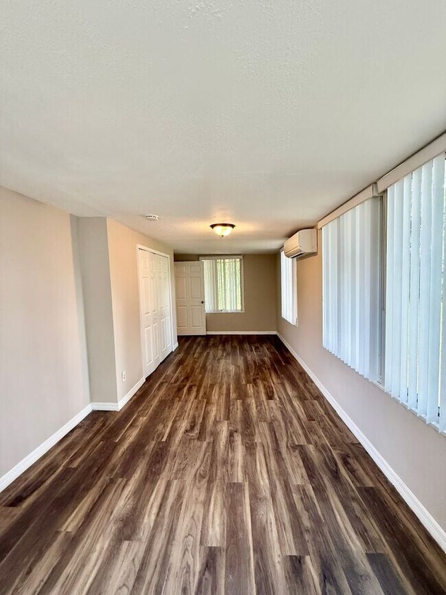 Building Photo - Cute 3/2 Home in Deltona!