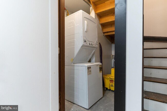 Building Photo - 1520 Green St