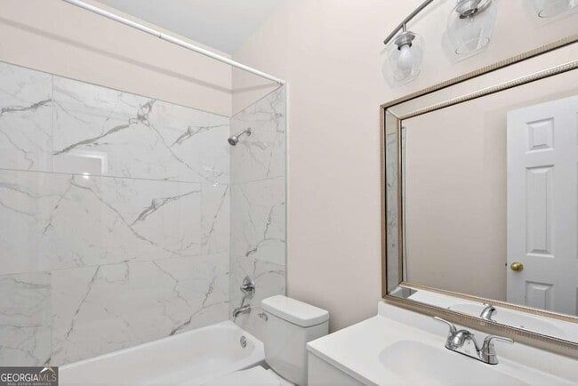 Building Photo - 438 Tioram Ln SE