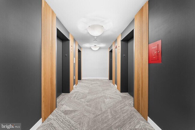 Building Photo - 851 N Glebe Rd