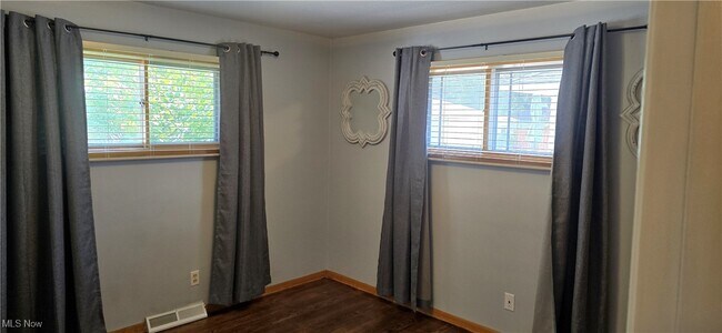 Building Photo - 3691 Higley Rd