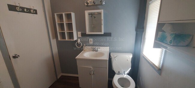 Building Photo - Central Roseville, 1 Bed, 1 Ba, Wall Air, ...