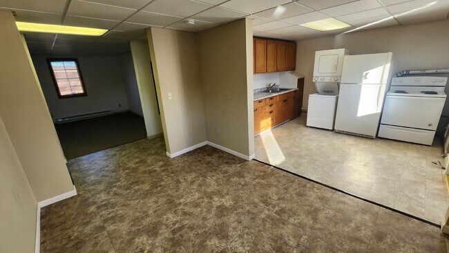 Building Photo - 2 Bedroom, 1 Bathroom Apartment For Rent D...