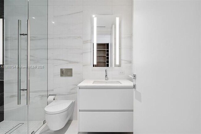 Building Photo - 300 Biscayne Blvd Way