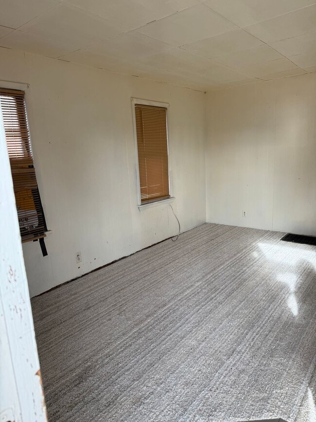 Building Photo - Back House