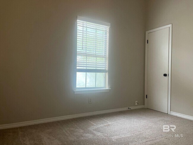 Building Photo - 600 Cheshire Ln