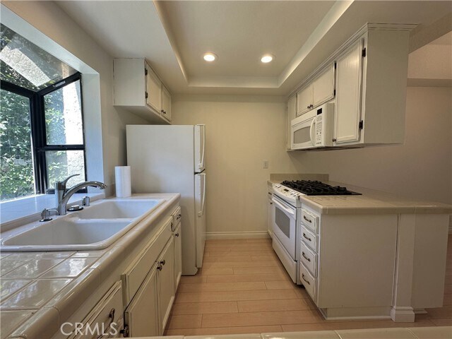 Building Photo - 5736 Skyview Way
