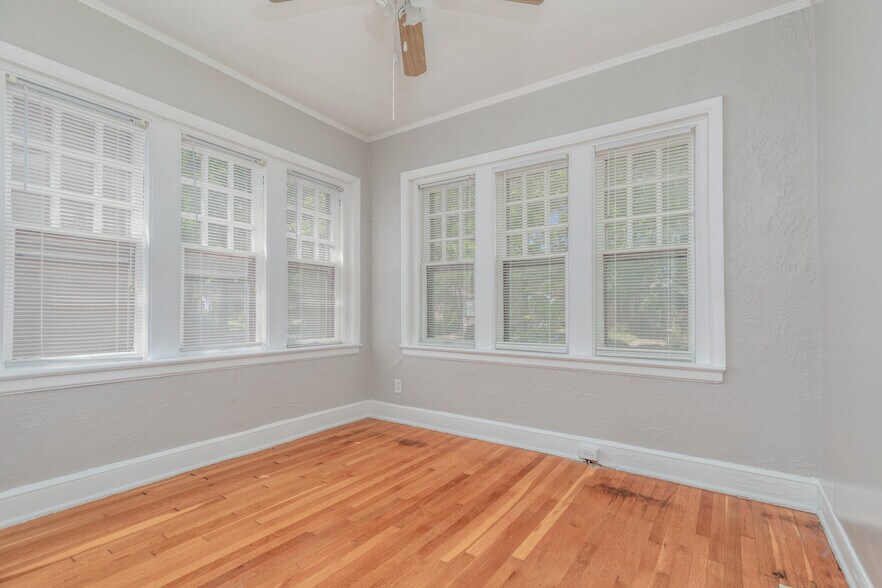 Building Photo - 7234 Amherst Ave