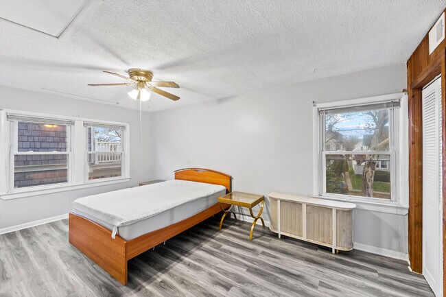 Building Photo - 23 2nd St