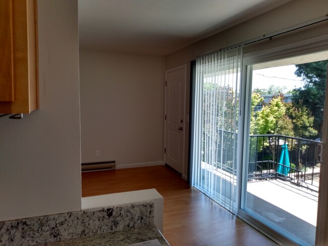 Building Photo - 2 bedroom Renovated unit. West San Jose- s...