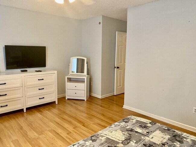 Building Photo - 1602 Montauk Dr