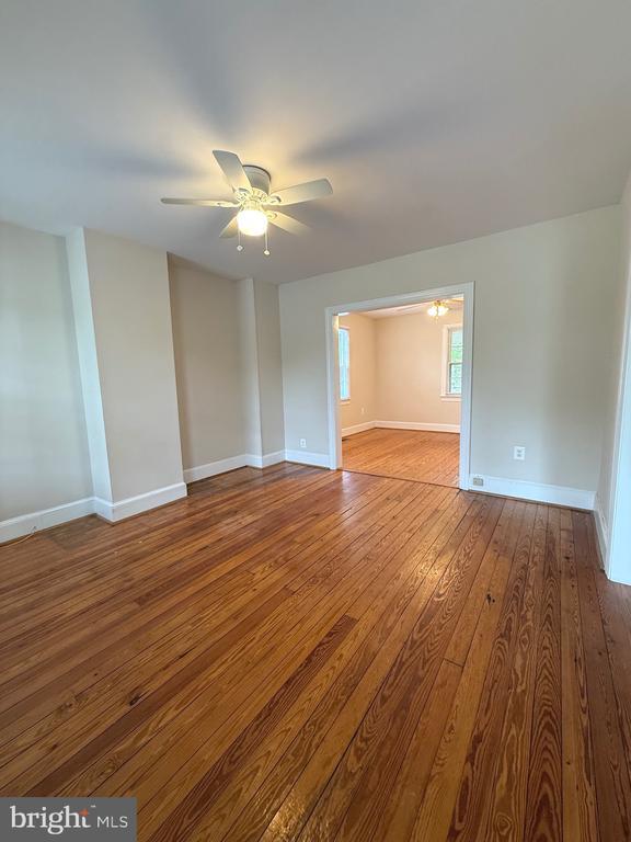 Building Photo - 422 Dunmore St