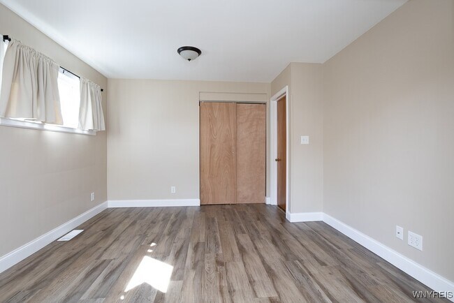 Building Photo - 2470 Eggert Rd